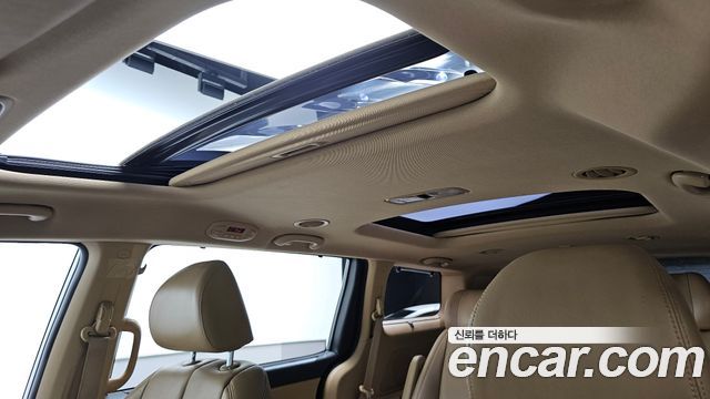 Kia Canival 2018 — photo 17