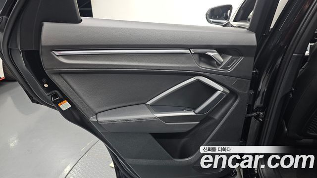 Audi Q3 2023 — photo 15