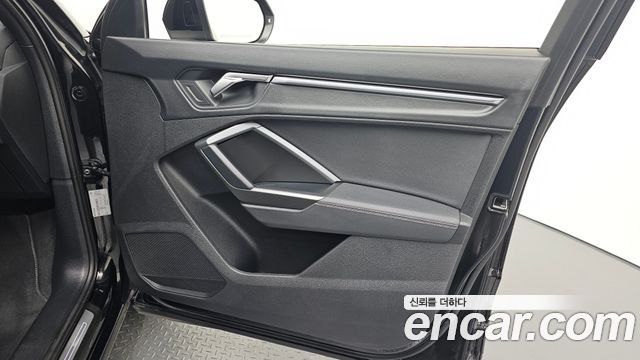 Audi Q3 2023 — photo 27