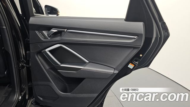 Audi Q3 2023 — photo 28