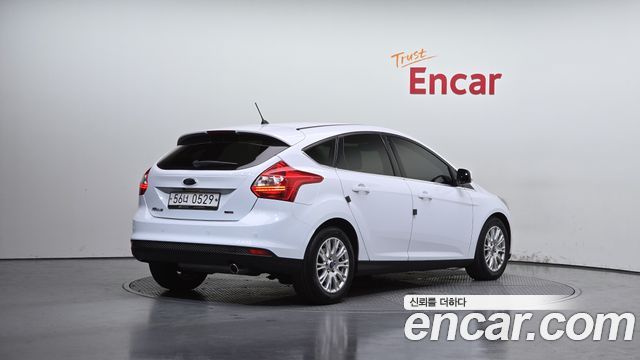 Ford Focus 2015 — photo 2