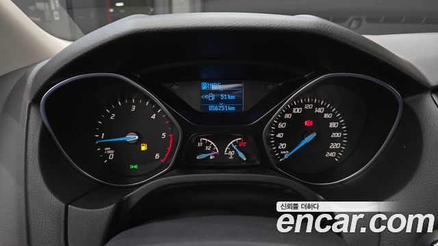 Ford Focus 2015 — photo 8
