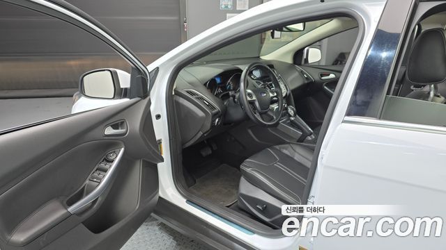 Ford Focus 2015 — photo 10