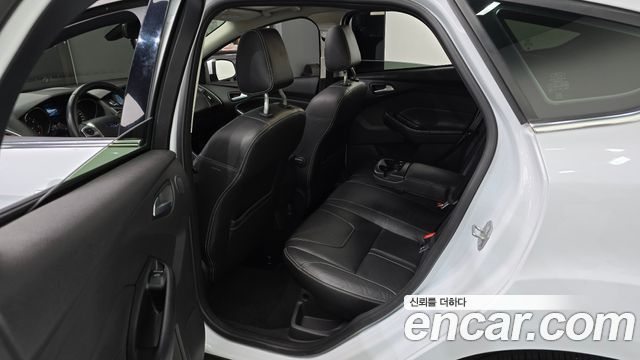Ford Focus 2015 — photo 11