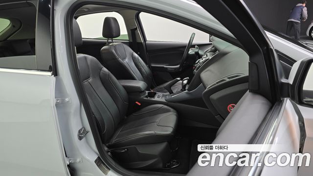 Ford Focus 2015 — photo 12