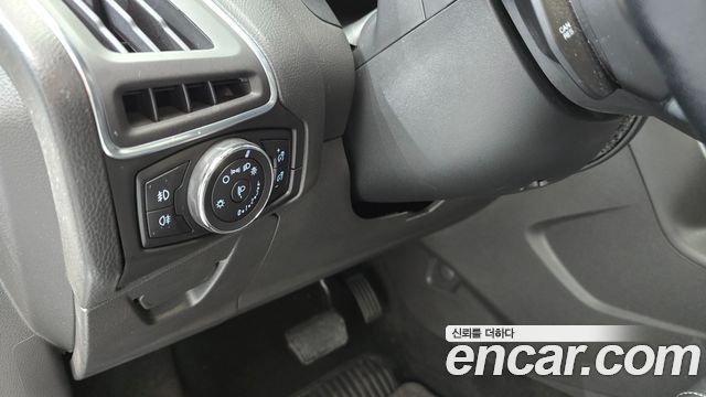 Ford Focus 2015 — photo 16