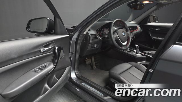 BMW 1-Series 2019 — photo 13