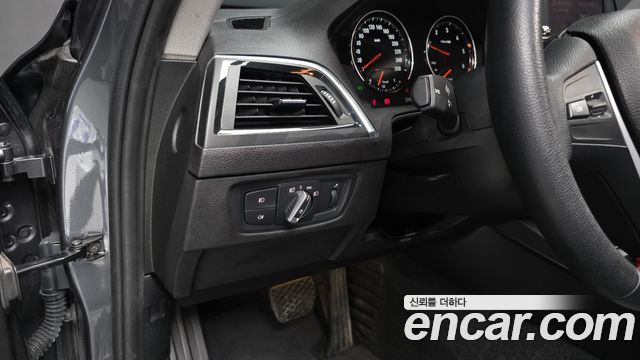 BMW 1-Series 2019 — photo 19