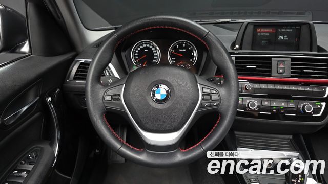 BMW 1-Series 2019 — photo 20