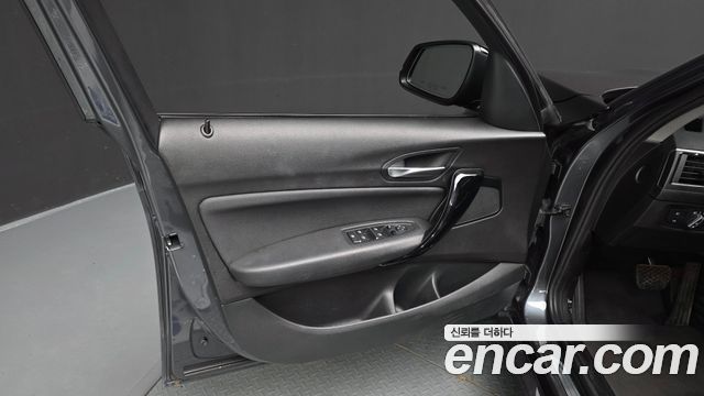 BMW 1-Series 2019 — photo 14