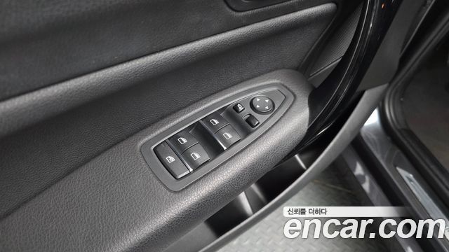 BMW 1-Series 2019 — photo 28