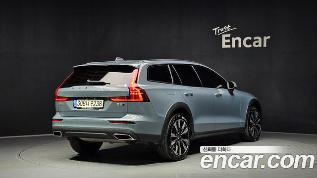Volvo V60 2022 — photo 2
