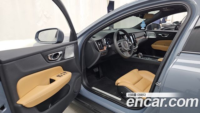 Volvo V60 2022 — photo 13
