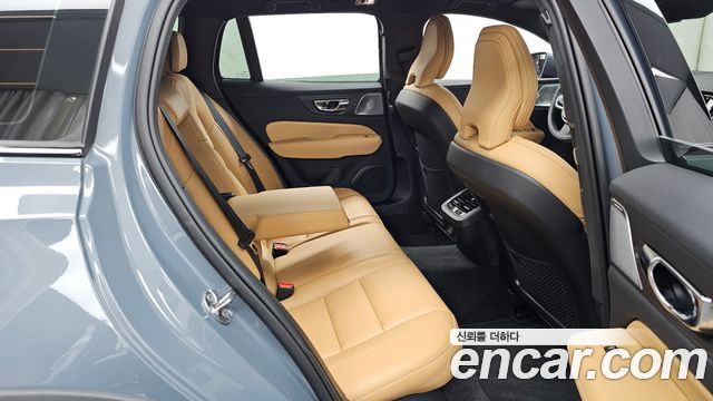 Volvo V60 2022 — photo 18