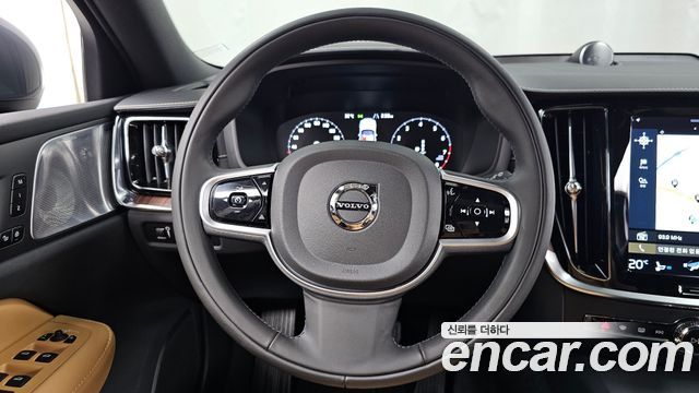 Volvo V60 2022 — photo 19