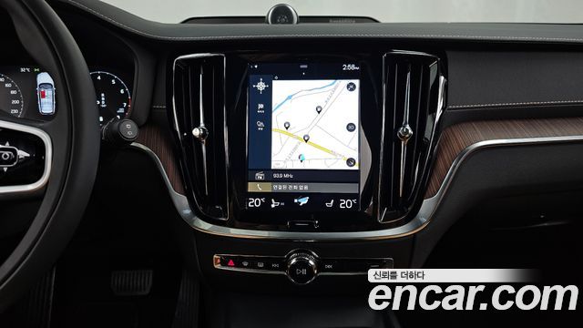 Volvo V60 2022 — photo 20