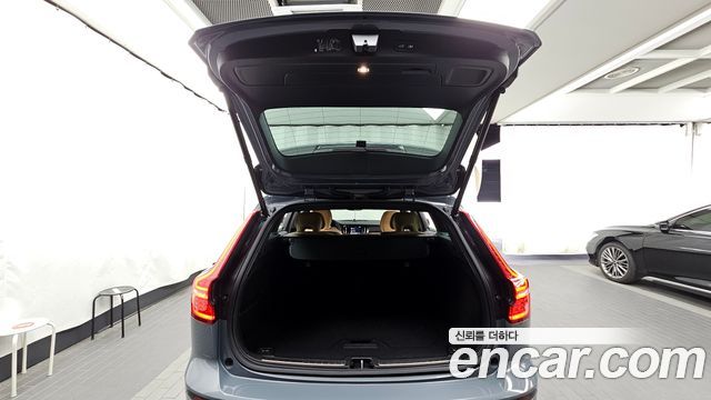 Volvo V60 2022 — photo 26
