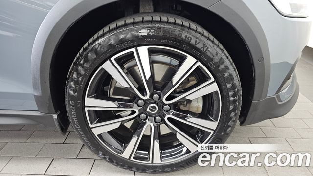 Volvo V60 2022 — photo 7