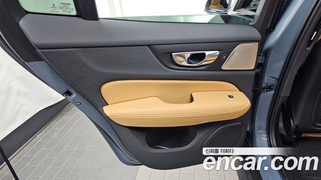 Volvo V60 2022 — photo 15