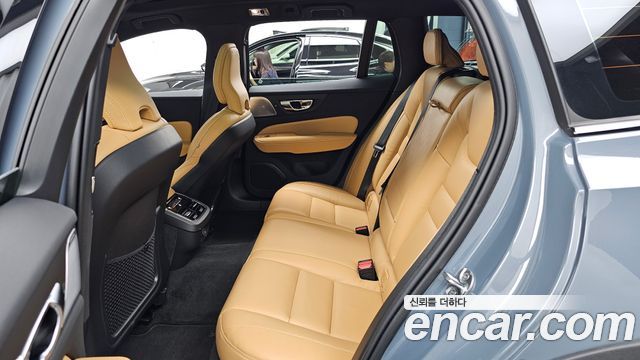 Volvo V60 2022 — photo 16