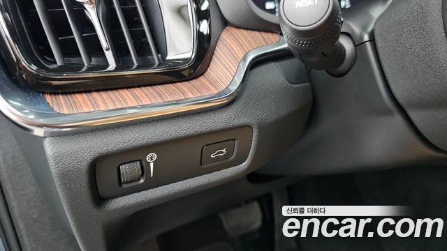 Volvo V60 2022 — photo 27