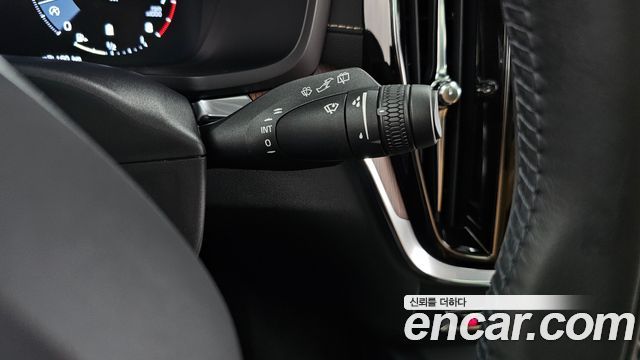 Volvo V60 2022 — photo 29
