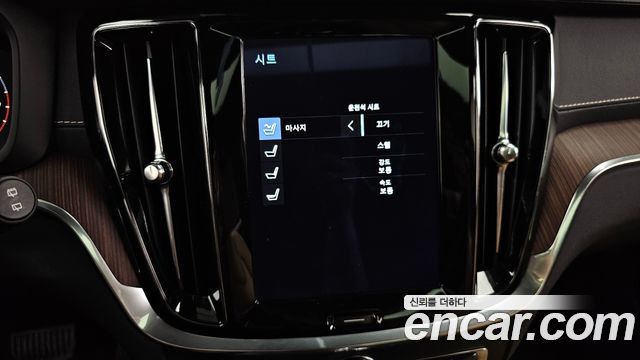 Volvo V60 2022 — photo 30