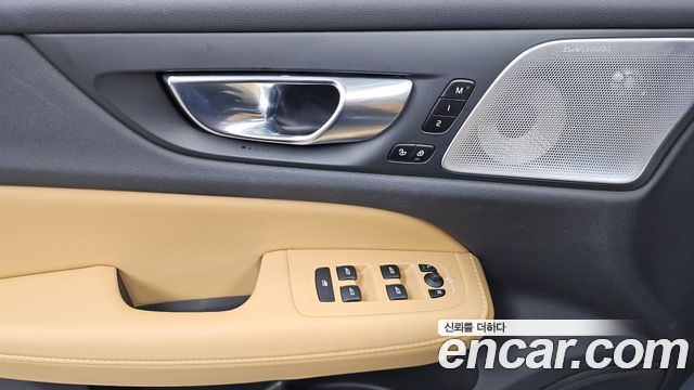 Volvo V60 2022 — photo 35