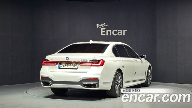 BMW 7-Series 2021 — photo 2