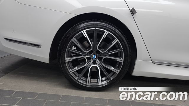 BMW 7-Series 2021 — photo 5