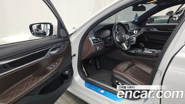 BMW 7-Series 2021 — photo 10