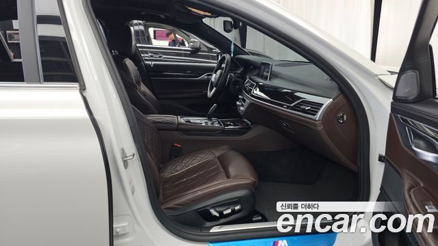 BMW 7-Series 2021 — photo 11