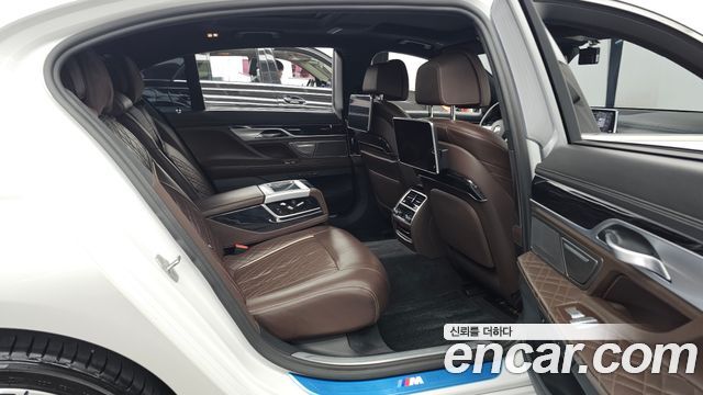 BMW 7-Series 2021 — photo 12