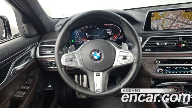 BMW 7-Series 2021 — photo 13