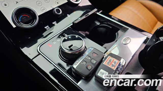 Land Rover Range Rover Velar 2019 — photo 12