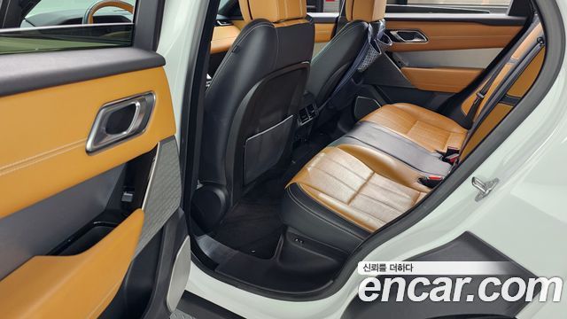 Land Rover Range Rover Velar 2019 — photo 18