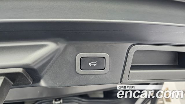 Land Rover Range Rover Velar 2019 — photo 24
