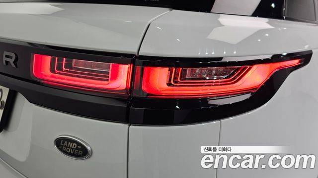 Land Rover Range Rover Velar 2019 — photo 9