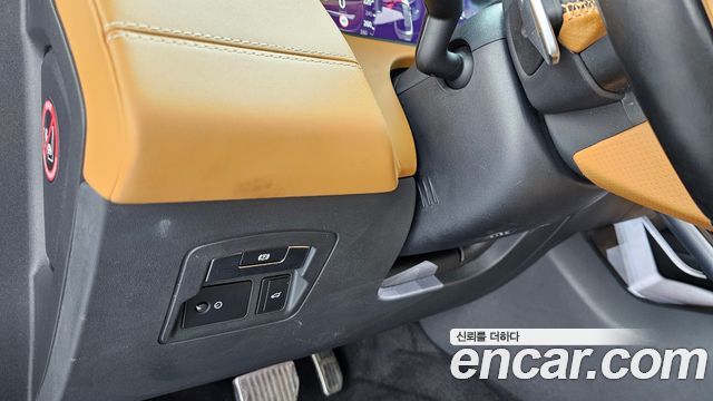 Land Rover Range Rover Velar 2019 — photo 30