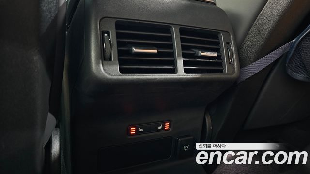 Land Rover Range Rover Velar 2019 — photo 31