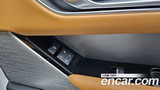Land Rover Range Rover Velar 2019 — photo 35