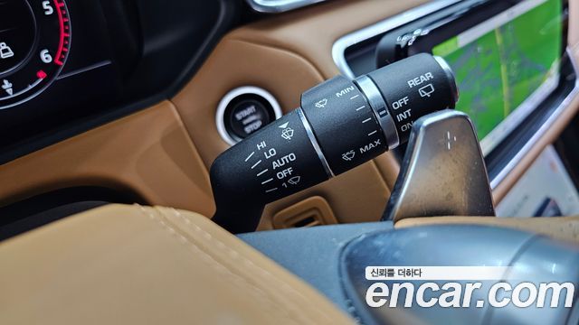 Land Rover Range Rover Velar 2019 — photo 36