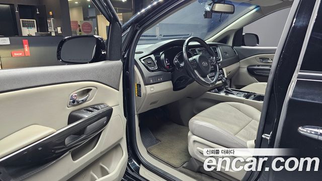 Kia Canival 2016 — photo 10