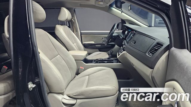 Kia Canival 2016 — photo 11