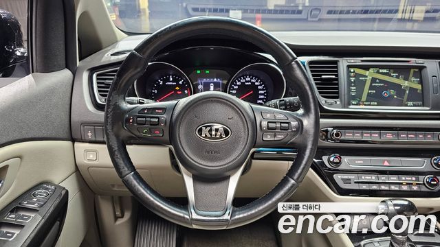 Kia Canival 2016 — photo 13