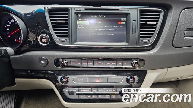 Kia Canival 2016 — photo 14