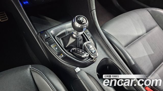 Hyundai Veloster 2022 — photo 9