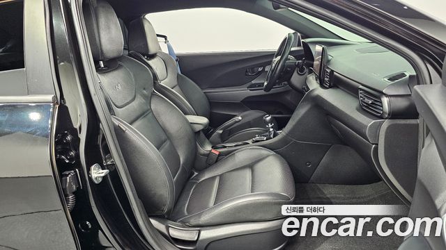 Hyundai Veloster 2022 — photo 12