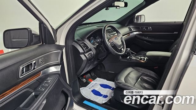 Ford Explorer 2019 — photo 13