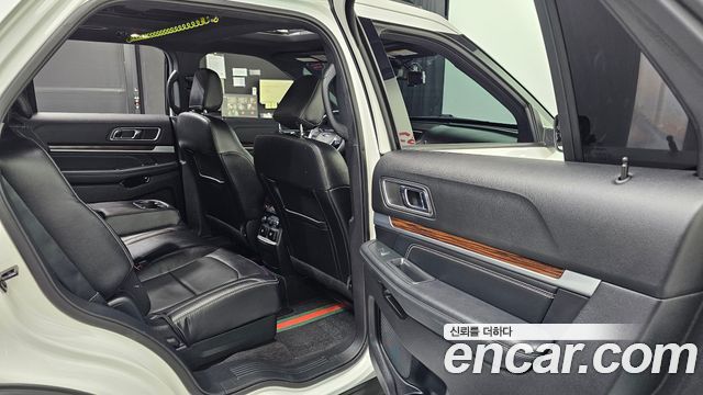 Ford Explorer 2019 — photo 17